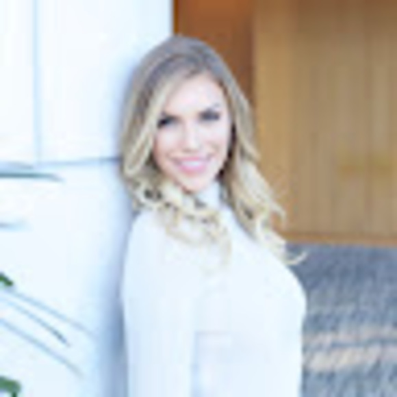 Meet your Posher, Erica - Picture 1 of 1